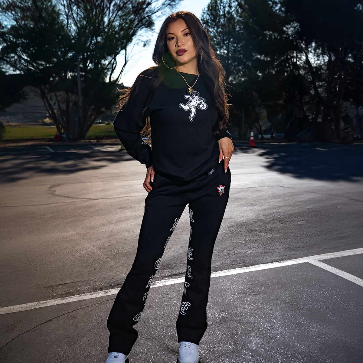 Small CHE Patch Crewneck and Jogger Set - Womens