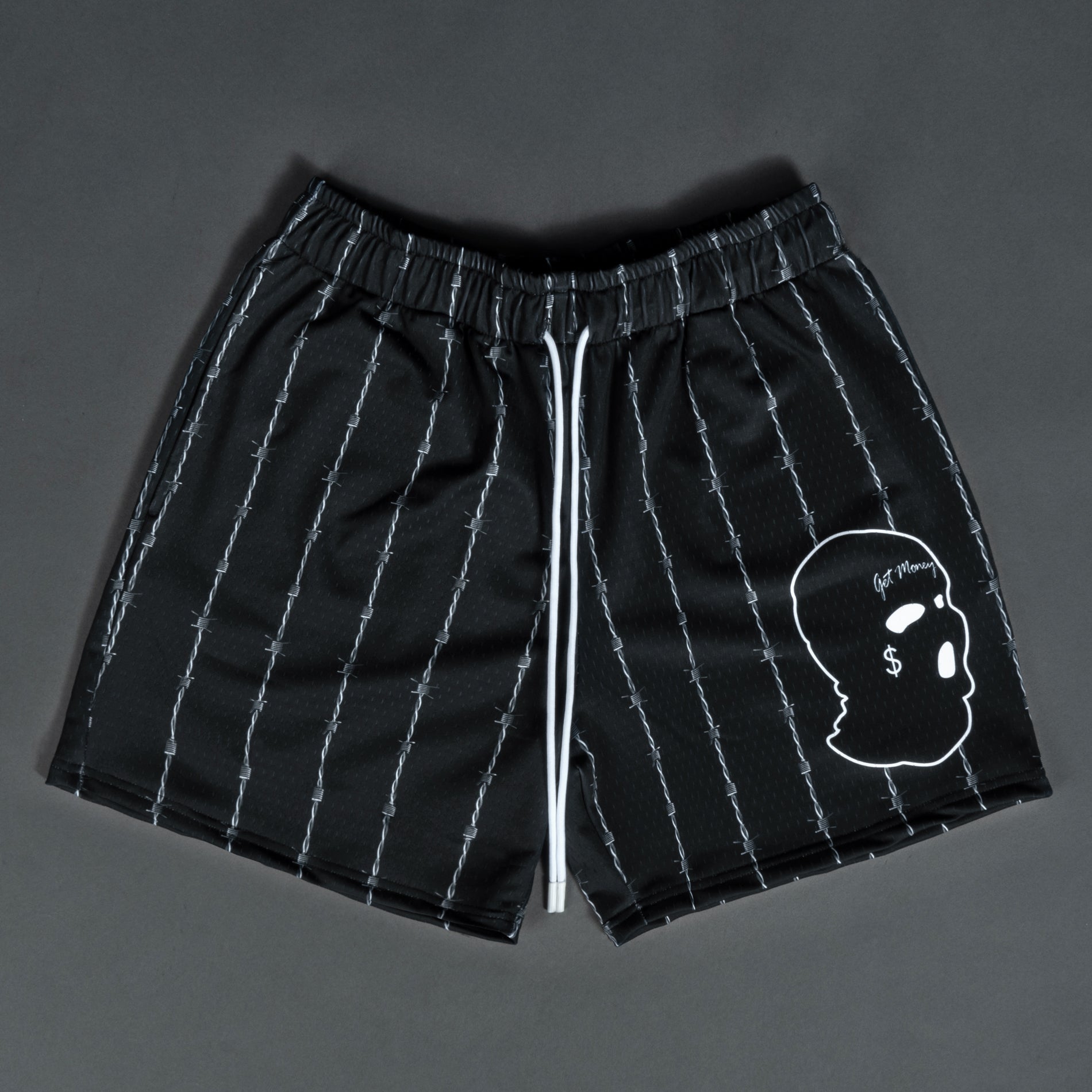 Pantalones cortos con patrón de alambre de púas y pasamontañas